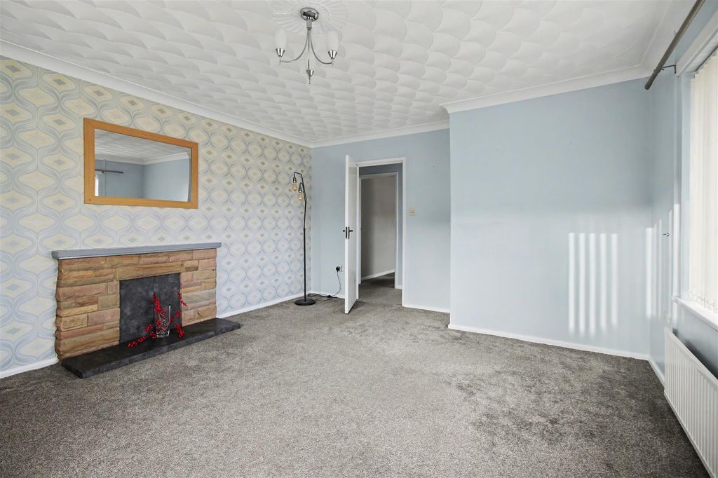 Property photo 2 of 13 Lounge