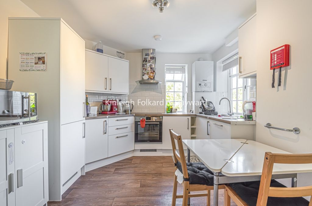 Property photo 1 of 6 d4E0A117-165c-46d1-B
