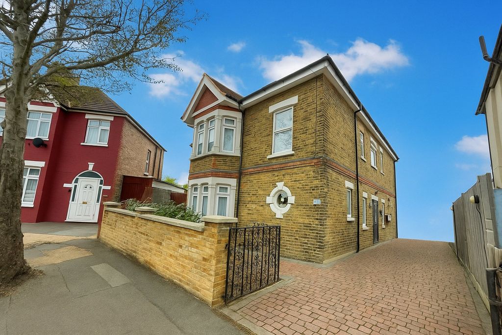 Property photo 1 of 7 Front Aspect