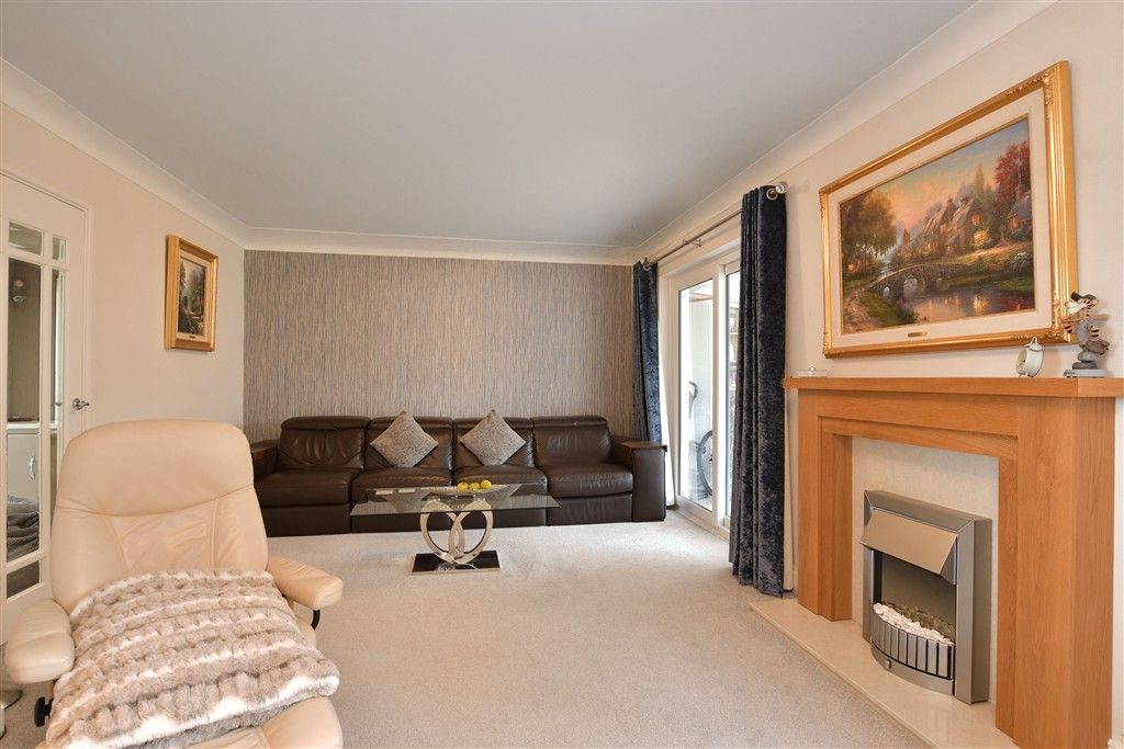 Property photo 2 of 14 Lounge