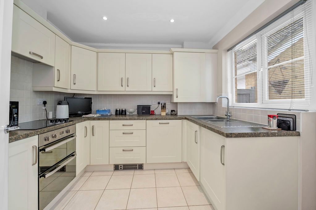 Property photo 3 of 15 Kitchen