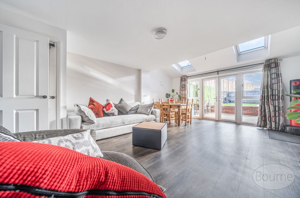 Property photo 2 of 16 26Bab030-6917-429...