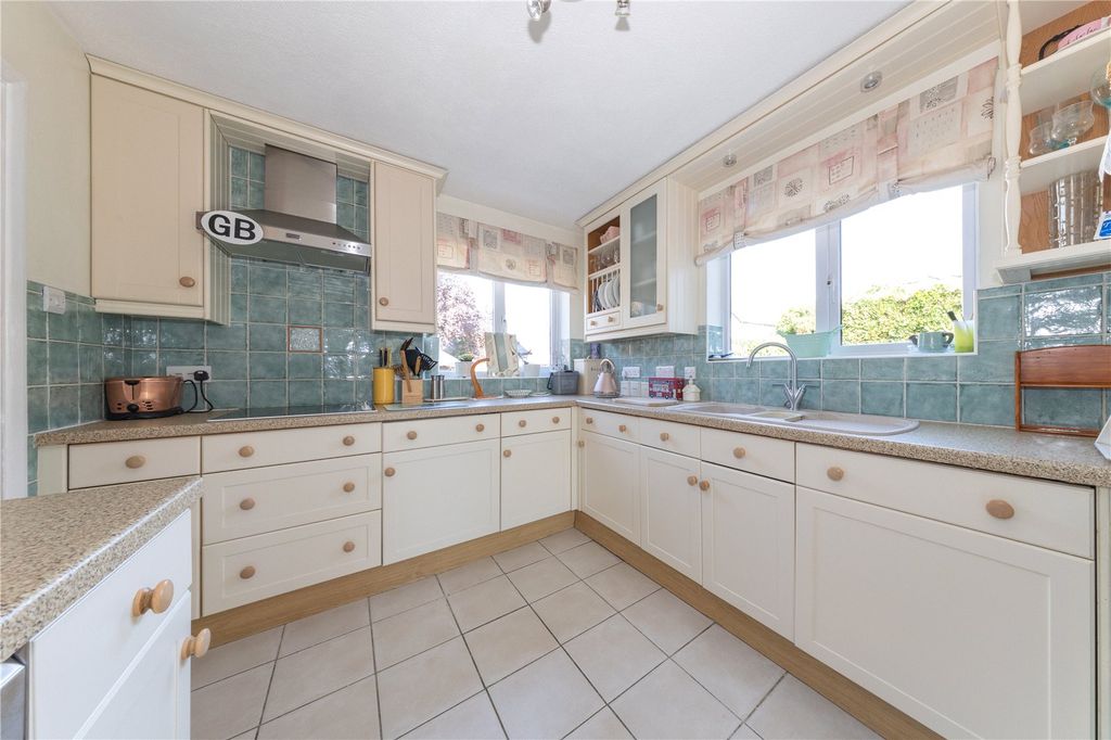Property photo 2 of 18 Kitchen