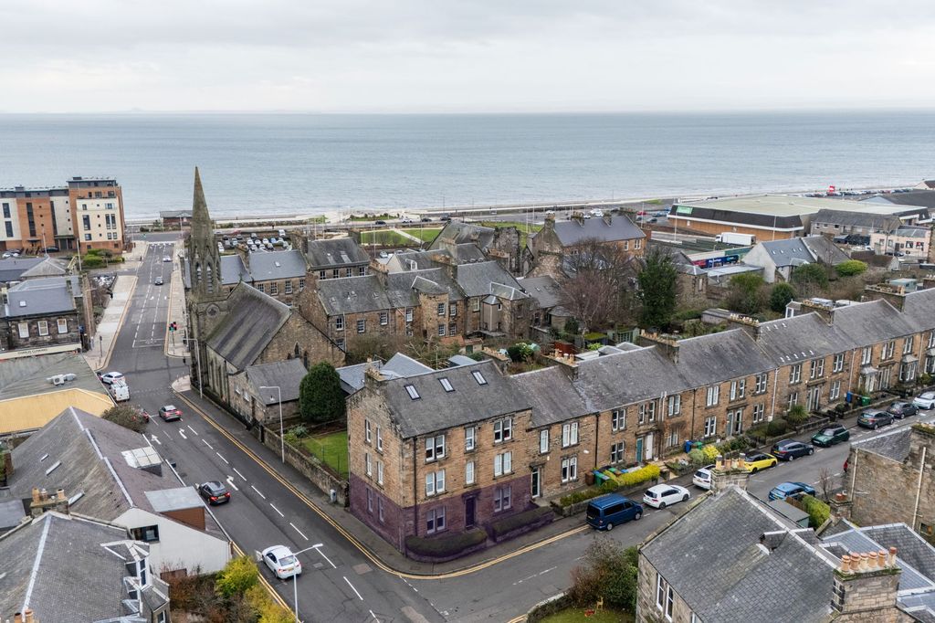 Property photo 2 of 29