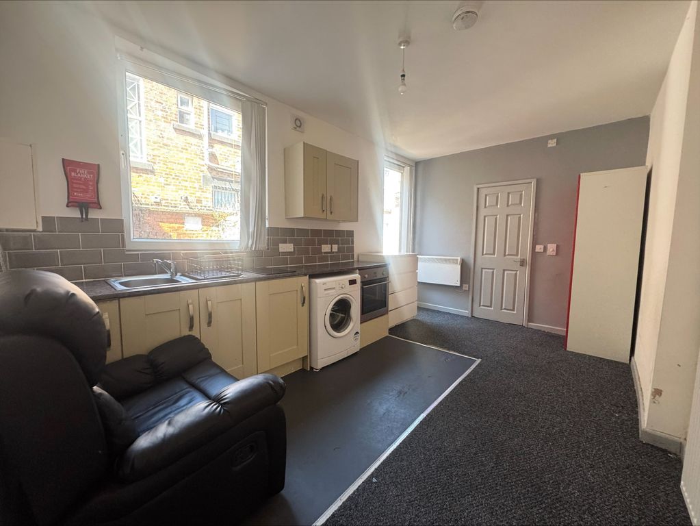 Property photo 2 of 6 Studio