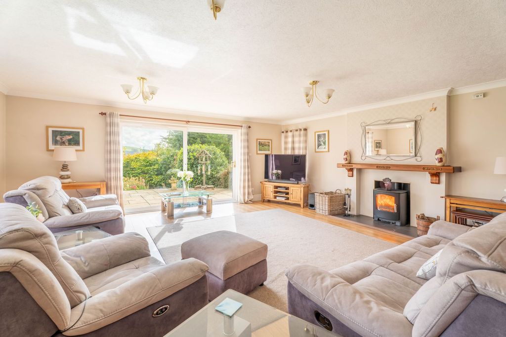 Property photo 3 of 45