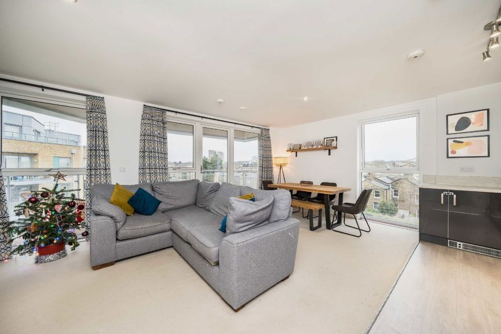 Property photo 2 of 6