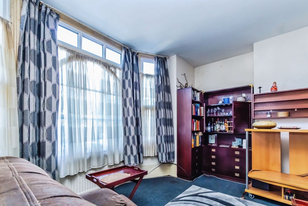 Property photo 2 of 17 Photo