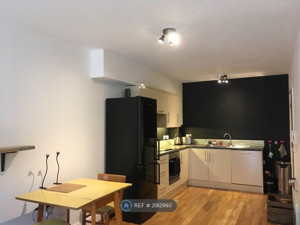 Property photo 3 of 9 Kitchen