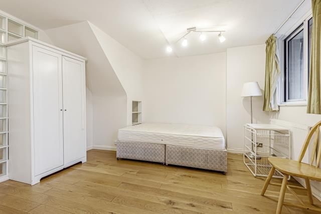 Property photo 3 of 30 Bedroom