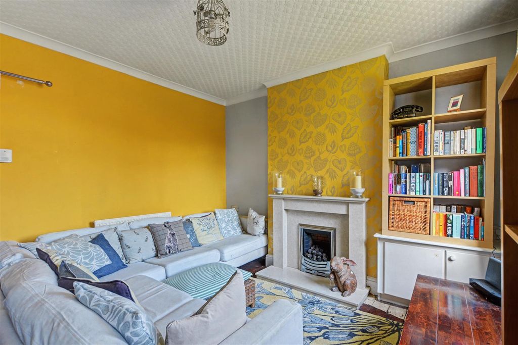 Property photo 3 of 19 Lounge_2.Jpeg