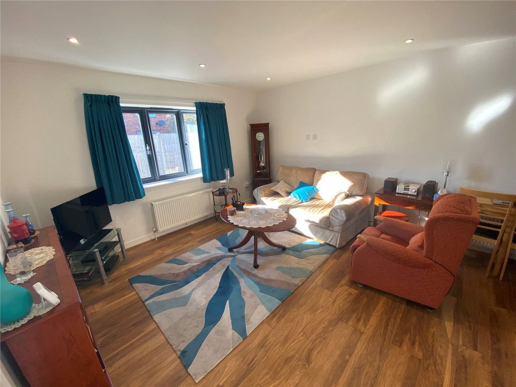 Property photo 2 of 22 Picture No. 15