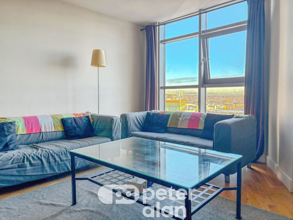 Property photo 3 of 18 Living Room