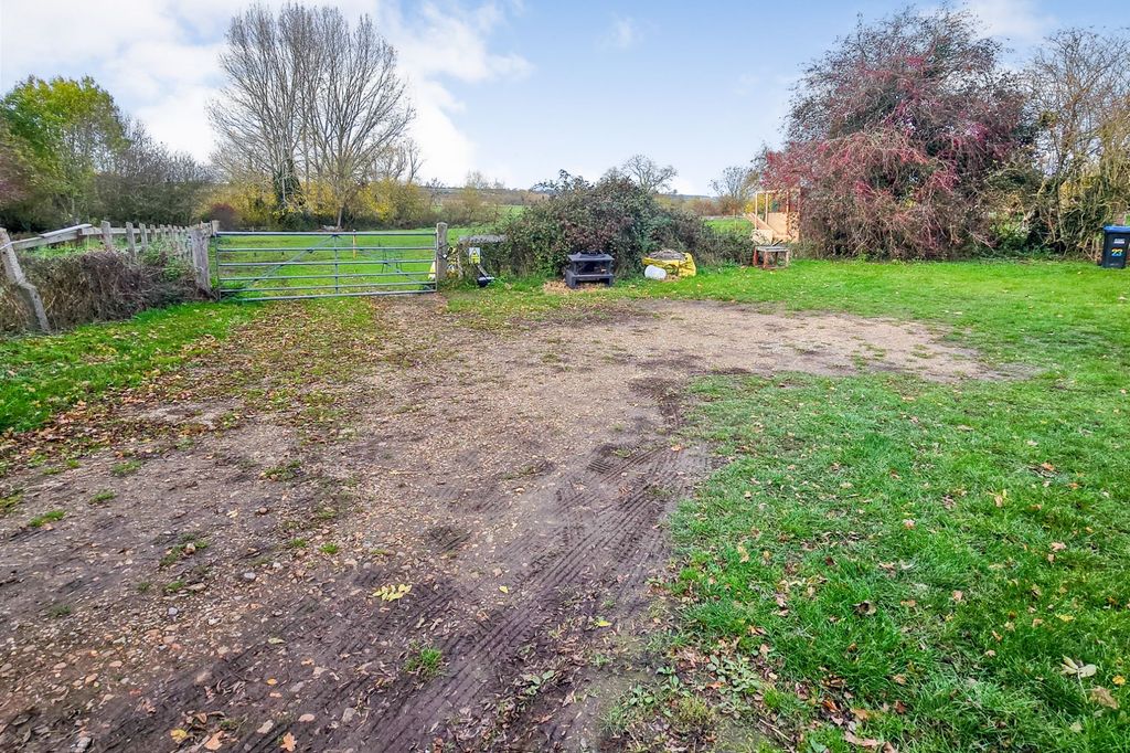 Property photo 2 of 6 Land To The North And West Of 19 Filgrave To A509, Filgrave, Milton Keynes Mk16 9Et