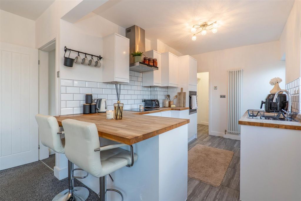 Property photo 3 of 23 Kitchen