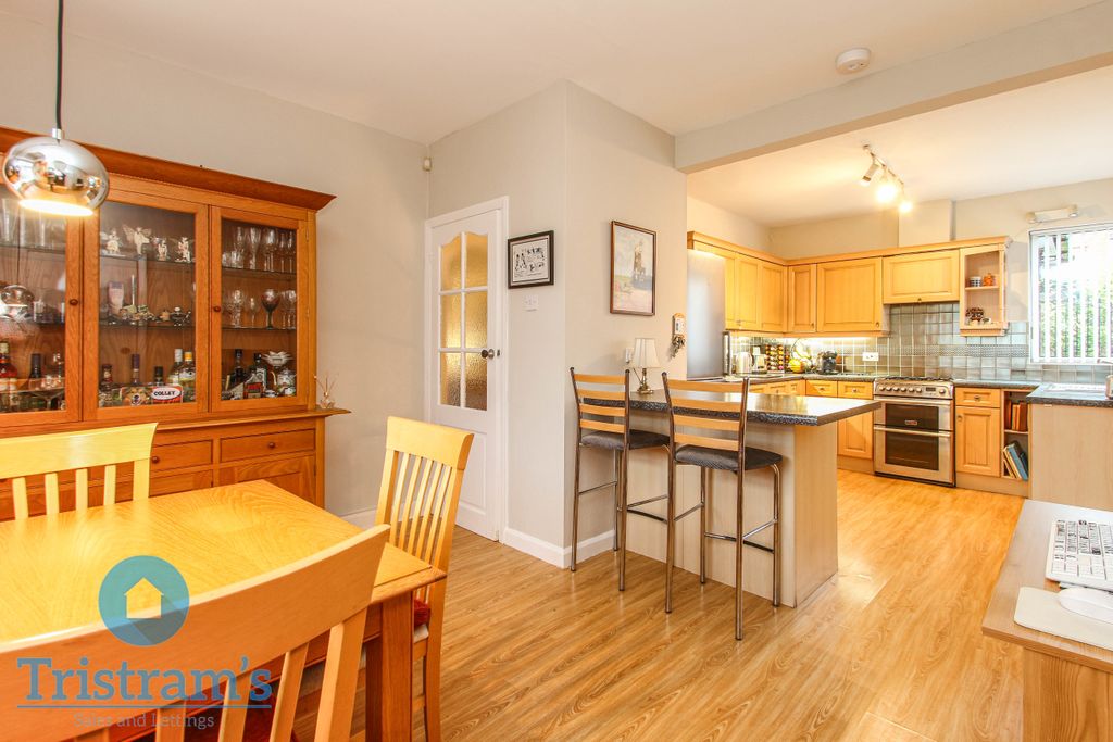 Property photo 3 of 25