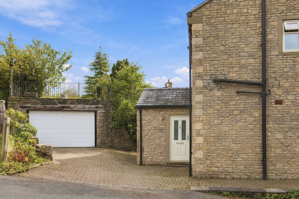 Property photo 2 of 45