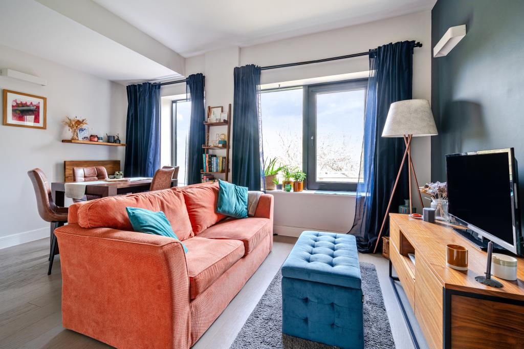 Property photo 2 of 16 Living Space