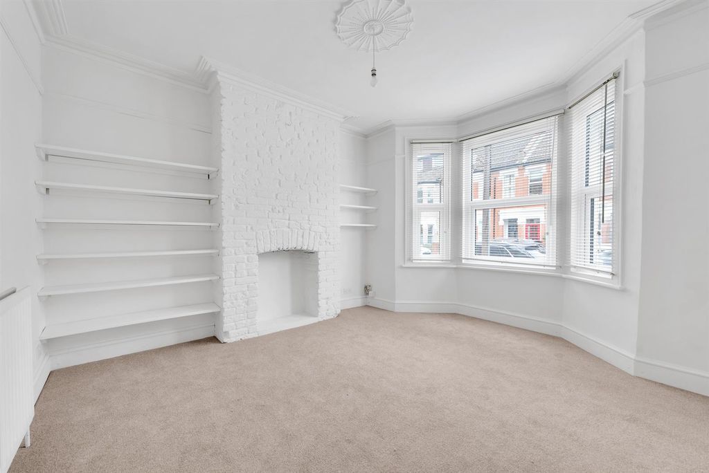 Property photo 3 of 9 Reception