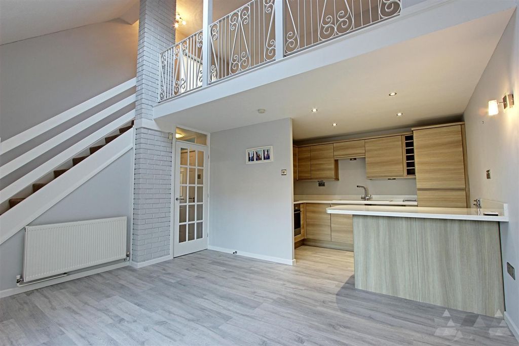 Property photo 2 of 9 Lounge Kitchen