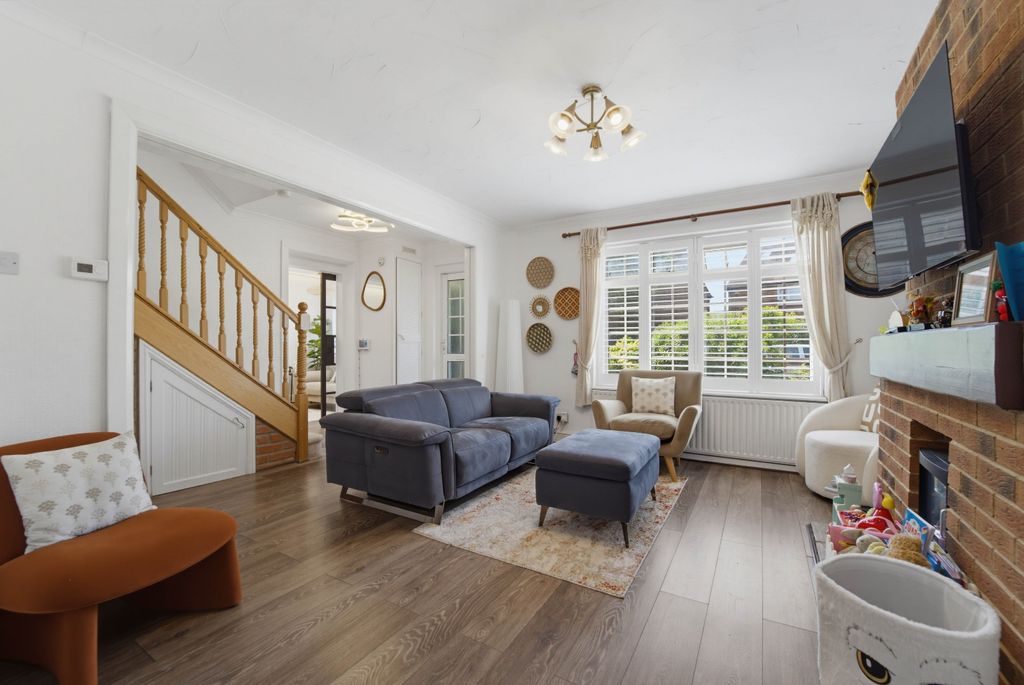 Property photo 2 of 18 5290143