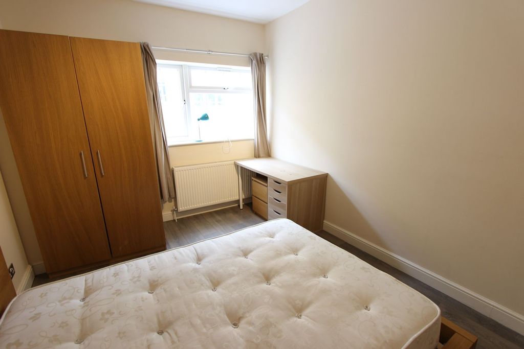 Property photo 1 of 32