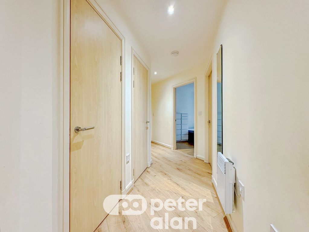 Property photo 3 of 16 Entrance Hall