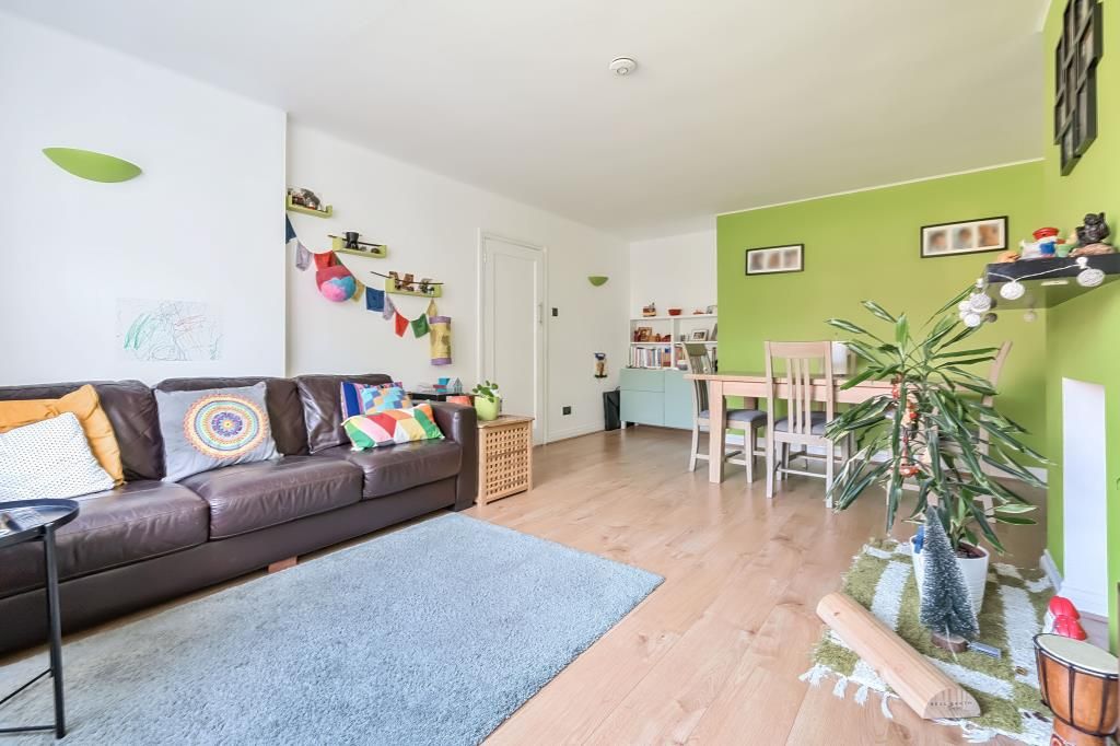 Property photo 3 of 11 Sitting Room