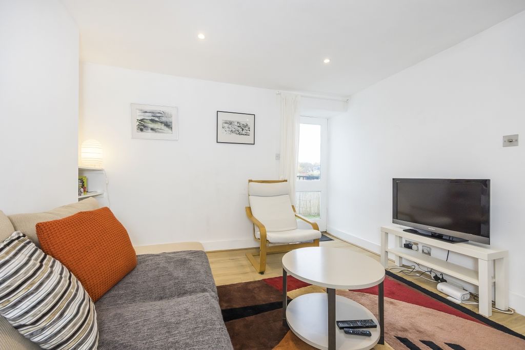 Property photo 3 of 13 5  Thornton House...