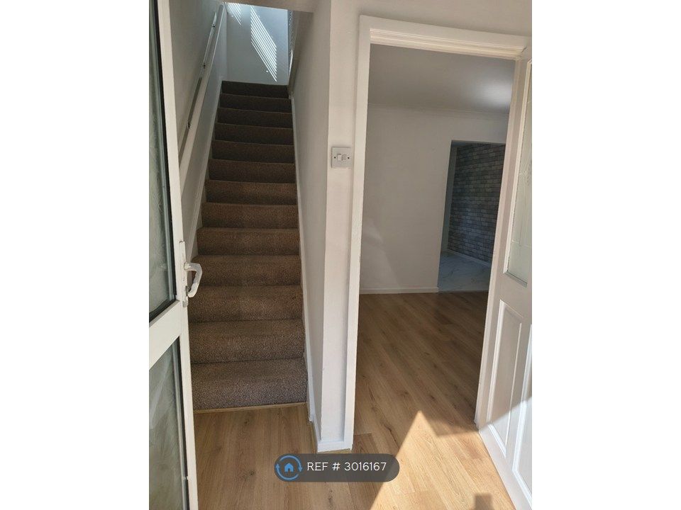 Property photo 3 of 14 Entrance Porch