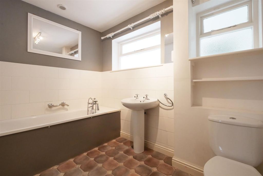 Property photo 2 of 19