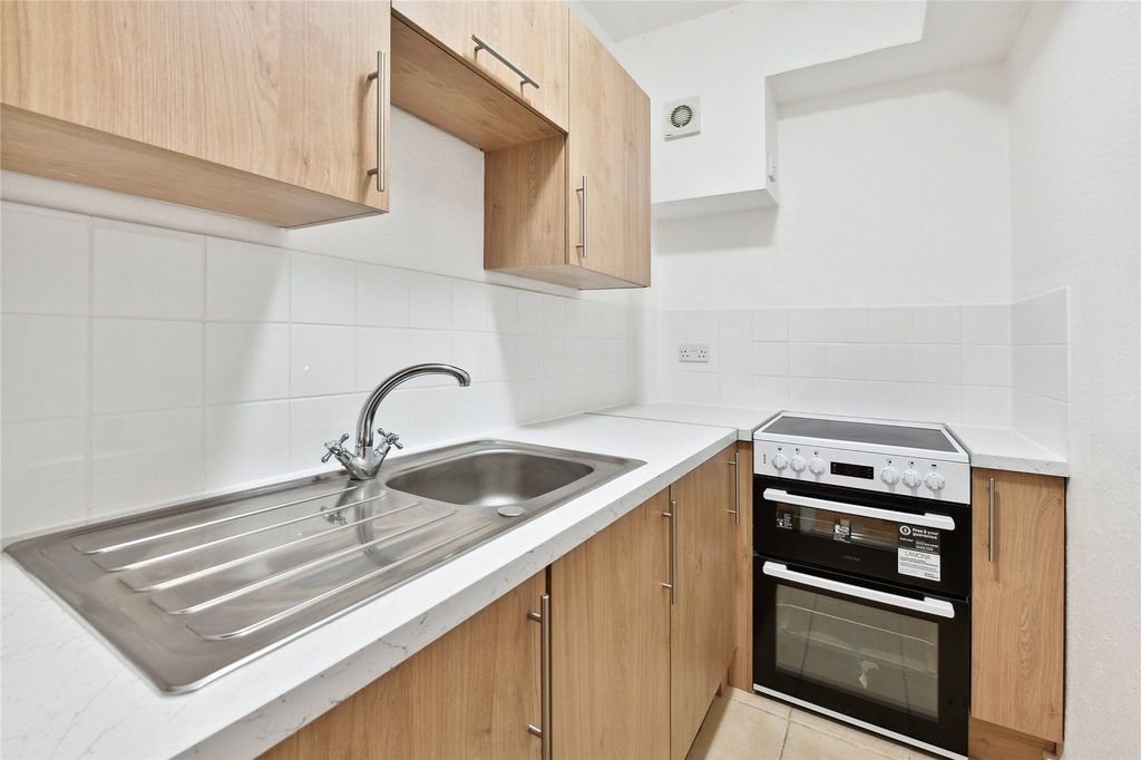 Property photo 2 of 6 Kitchen