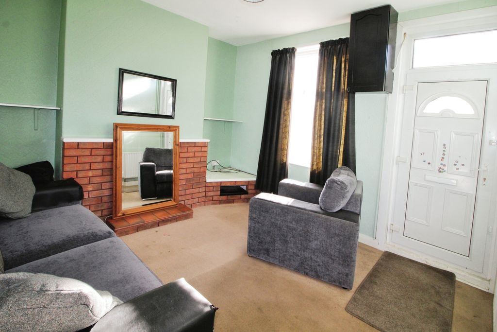 Property photo 2 of 18 Front Lounge.Jpg