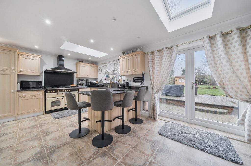 Property photo 2 of 17 1395353-17-695Ff2...