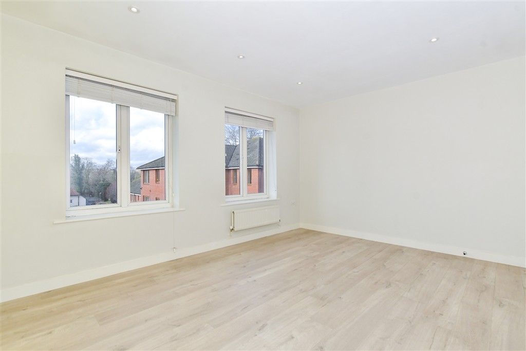 Property photo 3 of 7 Lounge