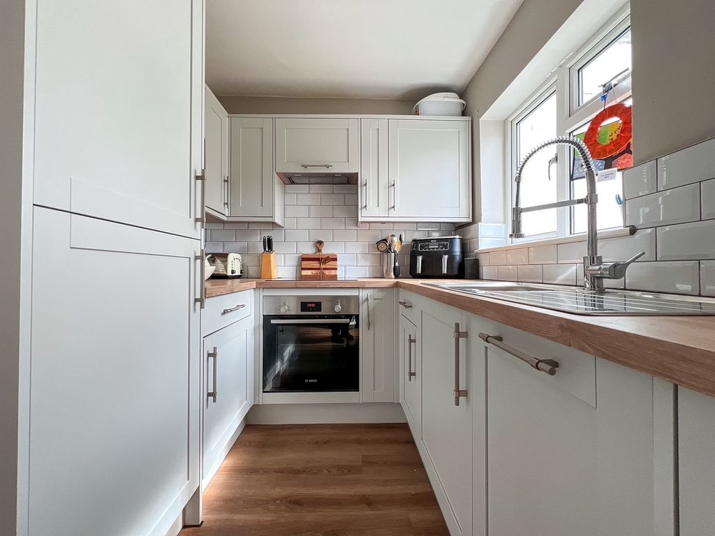 Property photo 3 of 27