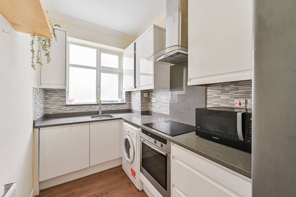 Property photo 3 of 8