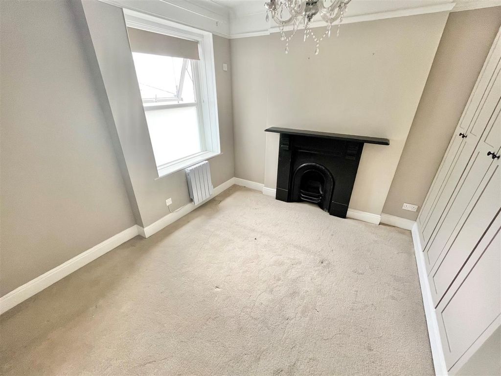 Property photo 3 of 5 Bedroom