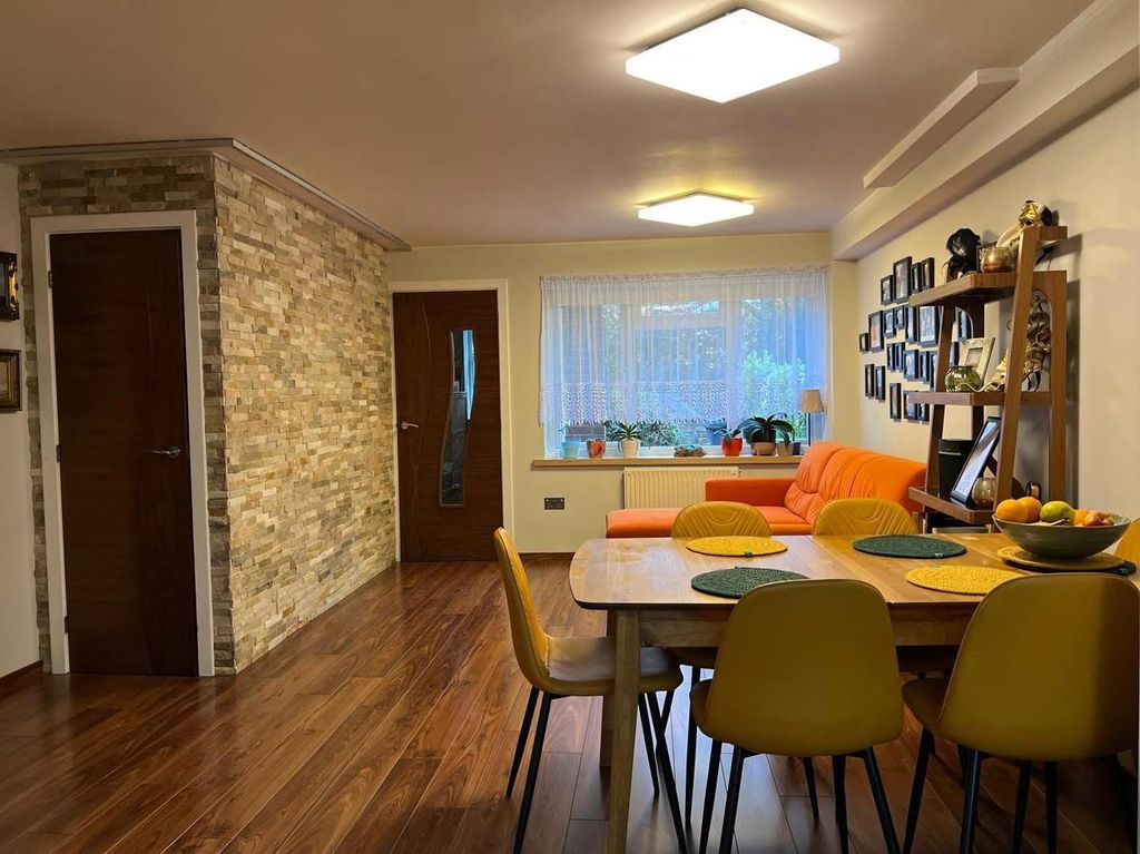 Property photo 2 of 10 Gallery