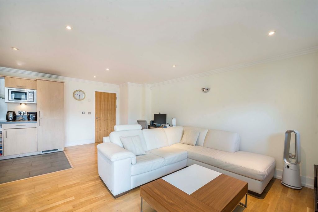 Property photo 3 of 8