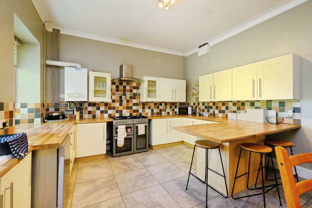 Property photo 3 of 35