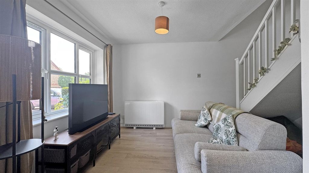 Property photo 3 of 11 Living Room