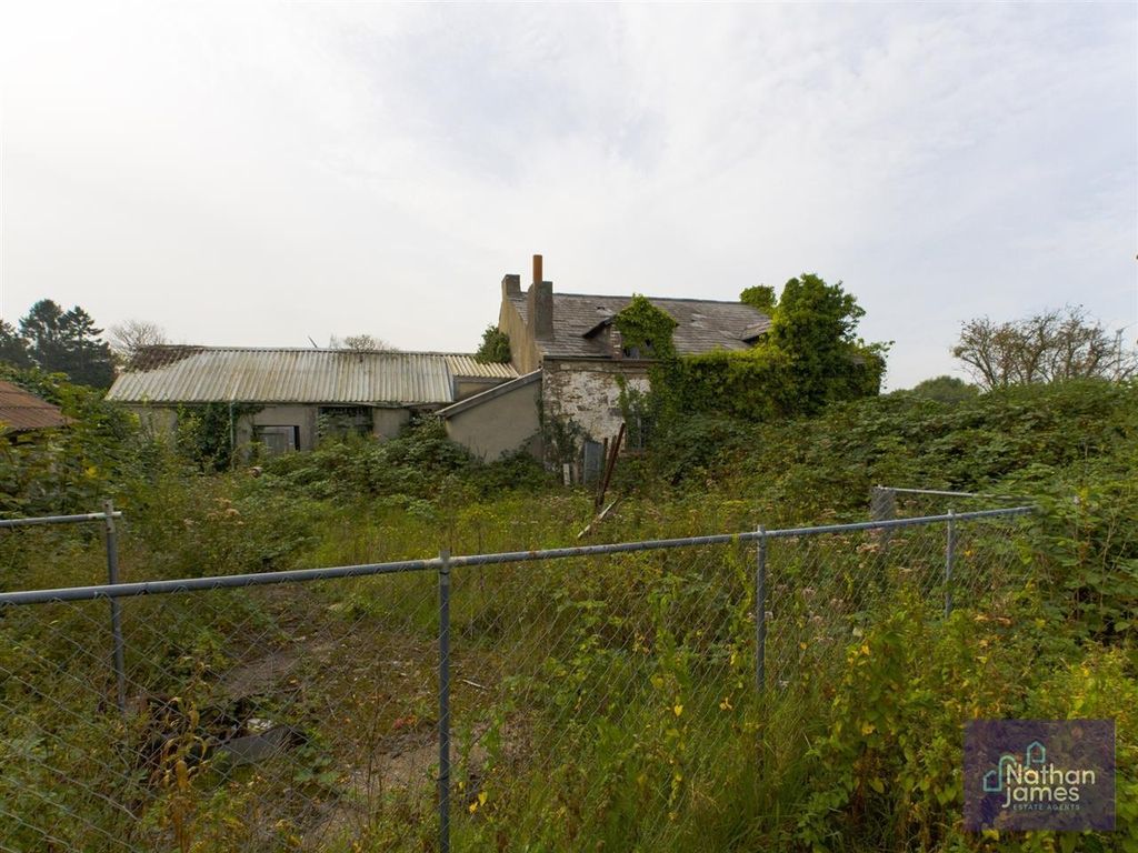 Property photo 3 of 12 Farmhouse