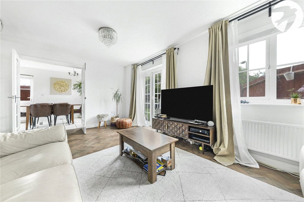 Property photo 2 of 19 Picture No. 18