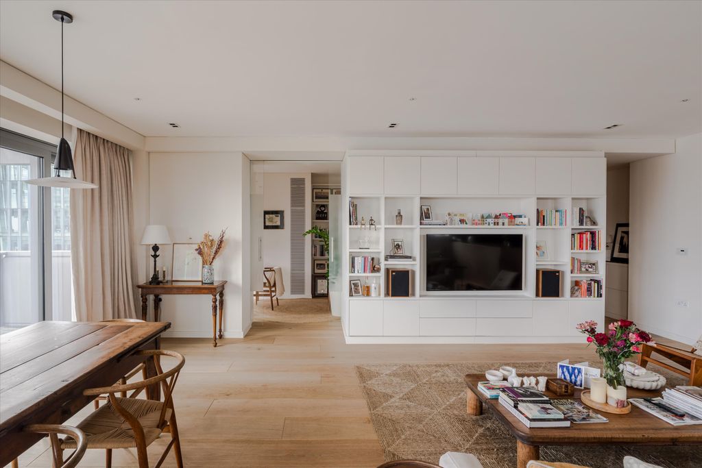 Property photo 2 of 24 Image