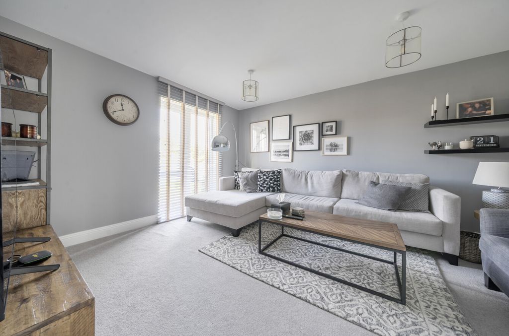 Property photo 2 of 12 1360498-4-68d416F...