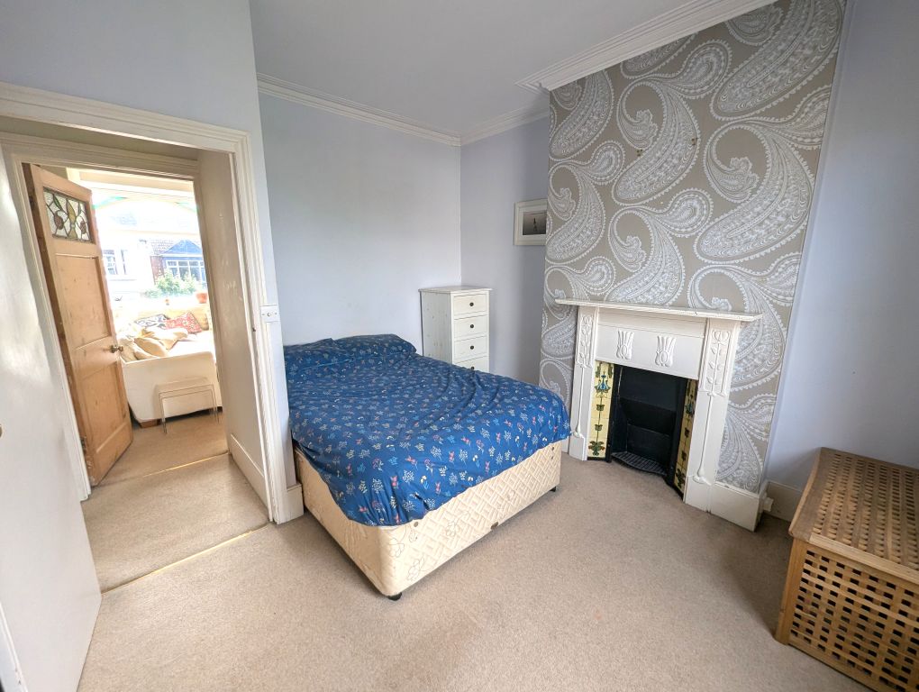Property photo 1 of 8 Double Bedroom