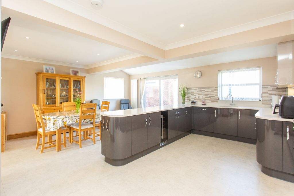 Property photo 2 of 19 Picture 2