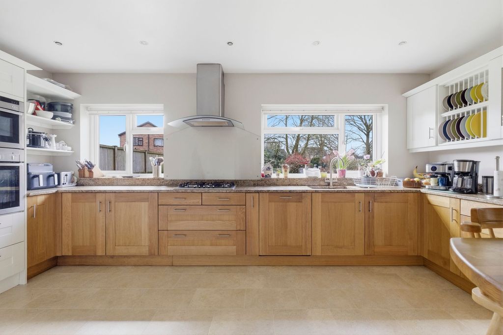 Property photo 2 of 28