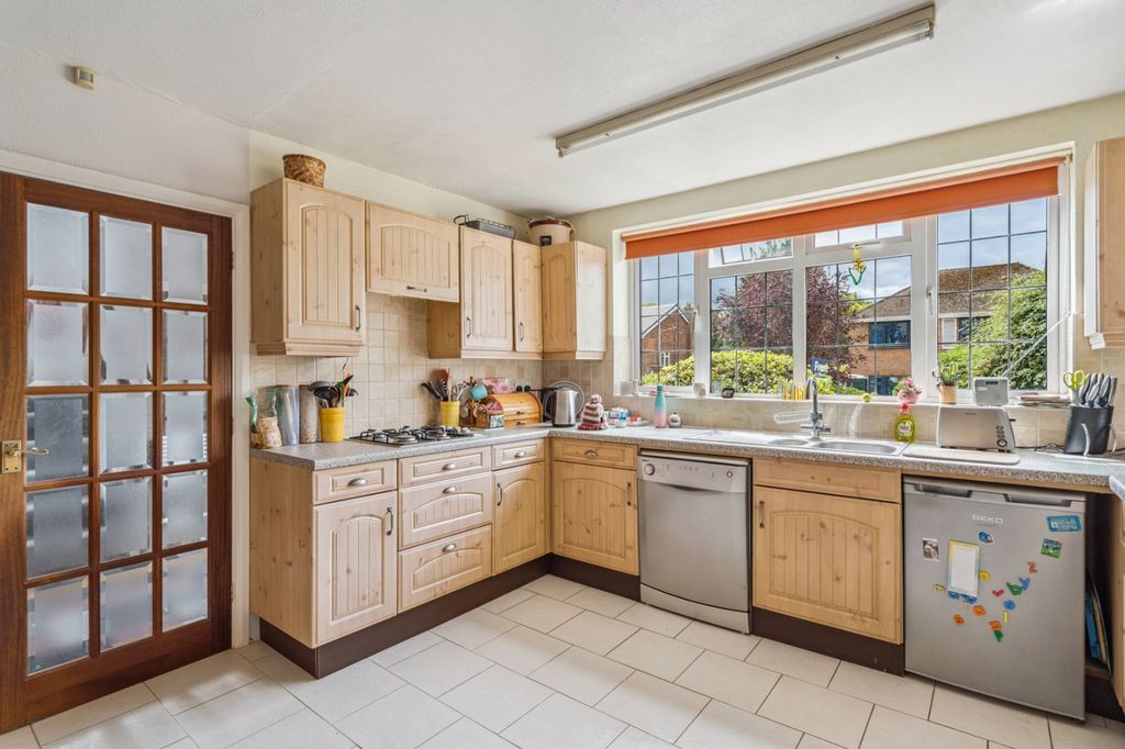 Property photo 3 of 18 Kitchen